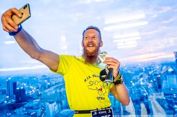 RONDO 1 Run Up – Towerrunning European Championships 2020 RONDO 1 Run Up, RONDO 1 Run Up Warsaw, Bieg Na Szczyt Rondo 1, www.swim.by, Stair Climbing Running, Towerrunning European Championships 2020, Swim.by