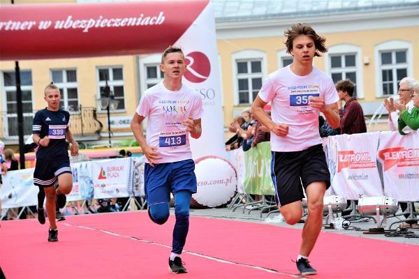 Suwałki Kids & Junior Run 2019 Suwałki Kids Junior Run 2019, Suwałki Bieg FOTO, RESO Suwałki Bieg Zdjęcia, www.running.by, Suwałki Bieg Photo, Suwalki Running FOTO, Suwałki Kids Run Foto Zdjęcia, Suwalki Junior Run Foto Zdjęcia, Swim.by